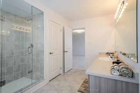 37 BAYCROFT Boulevard, ON L3W 0M1