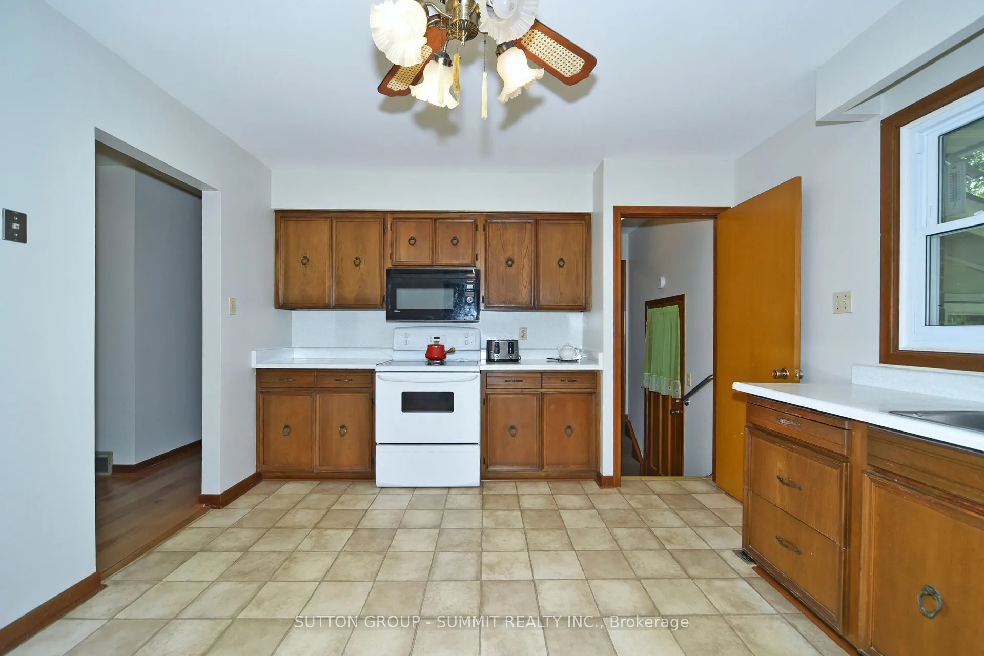 Detached kitchen at 7658 NINTH Line Markham