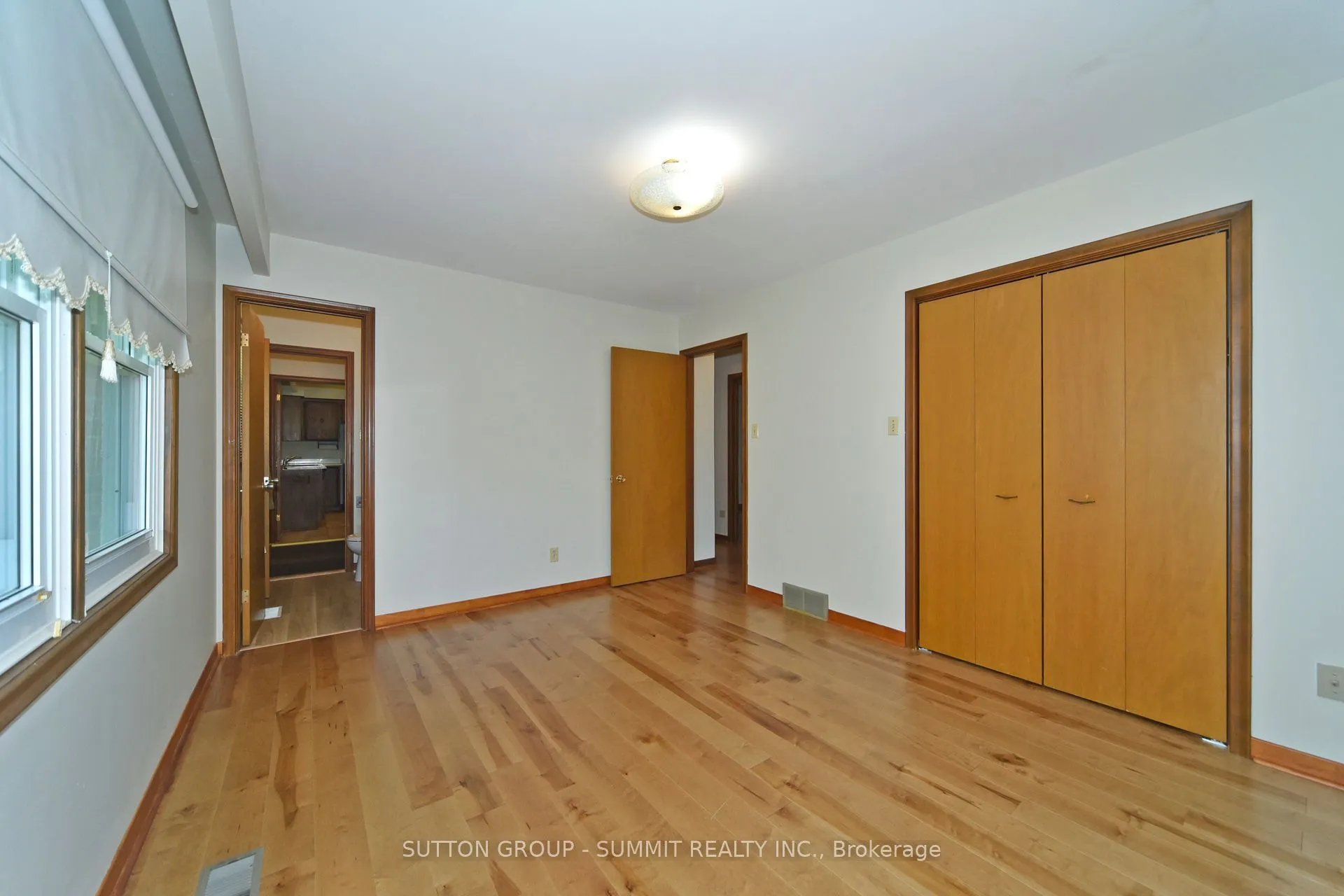 Detached interior view at 7658 NINTH Line Markham