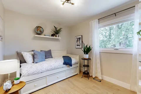 17 Sir Caradoc Place, ON L3P 2X5