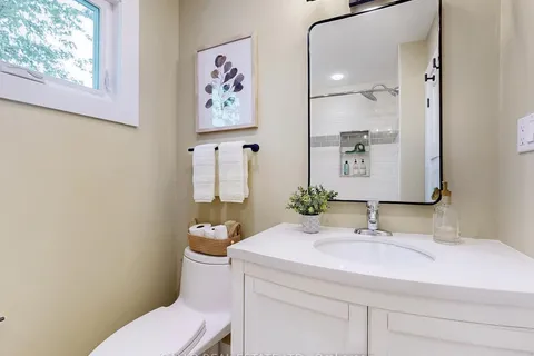 17 Sir Caradoc Place, ON L3P 2X5