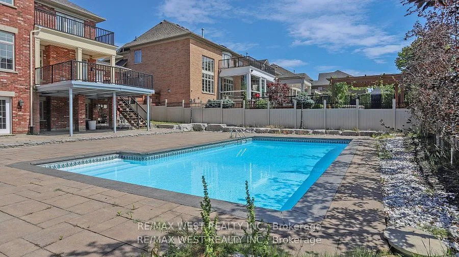 136 Hailsham Court, ON L4H 3P1