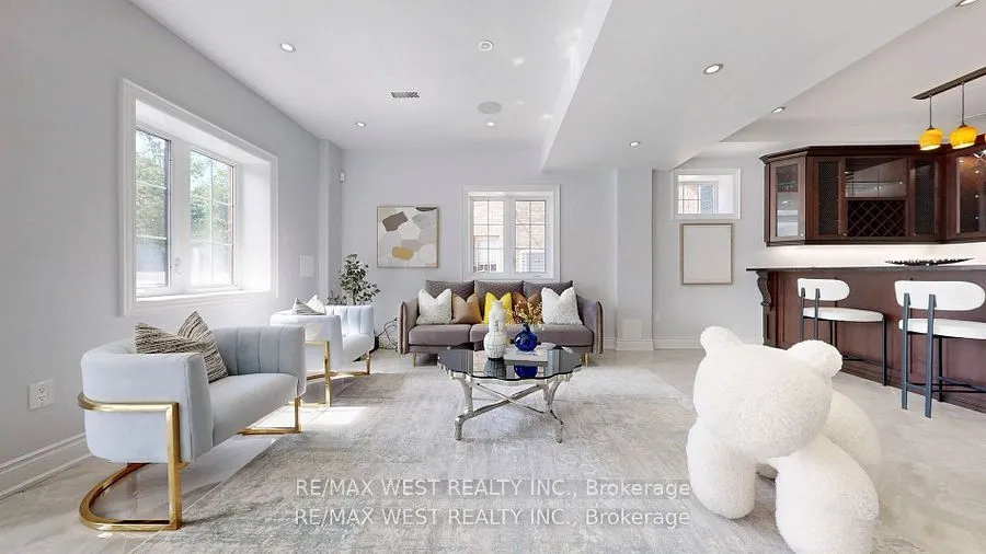 136 Hailsham Court, ON L4H 3P1