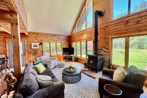 11590 17th Side Road, ON L0C 1H0