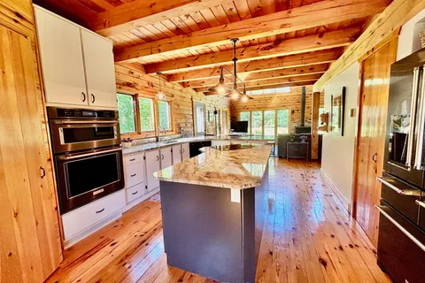 11590 17th Side Road, ON L0C 1H0