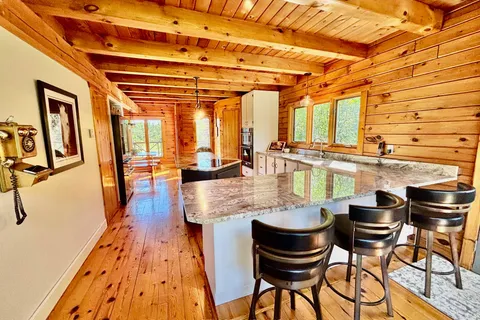 11590 17th Side Road, ON L0C 1H0