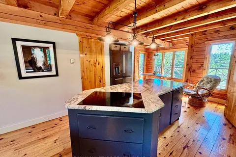 11590 17th Side Road, ON L0C 1H0