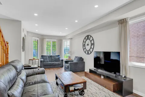 10 Mainland Crescent, ON L6A 3G3