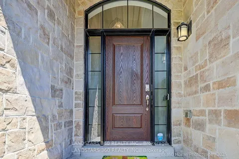 27 Duncombe Lane, ON L4C 1C2