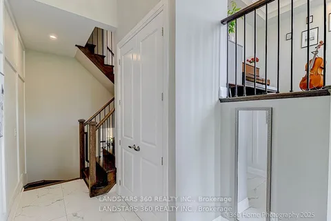 27 Duncombe Lane, ON L4C 1C2