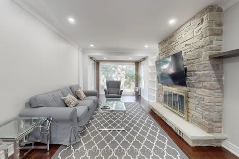 82 Ferndell Circle, ON L3R 3Y8