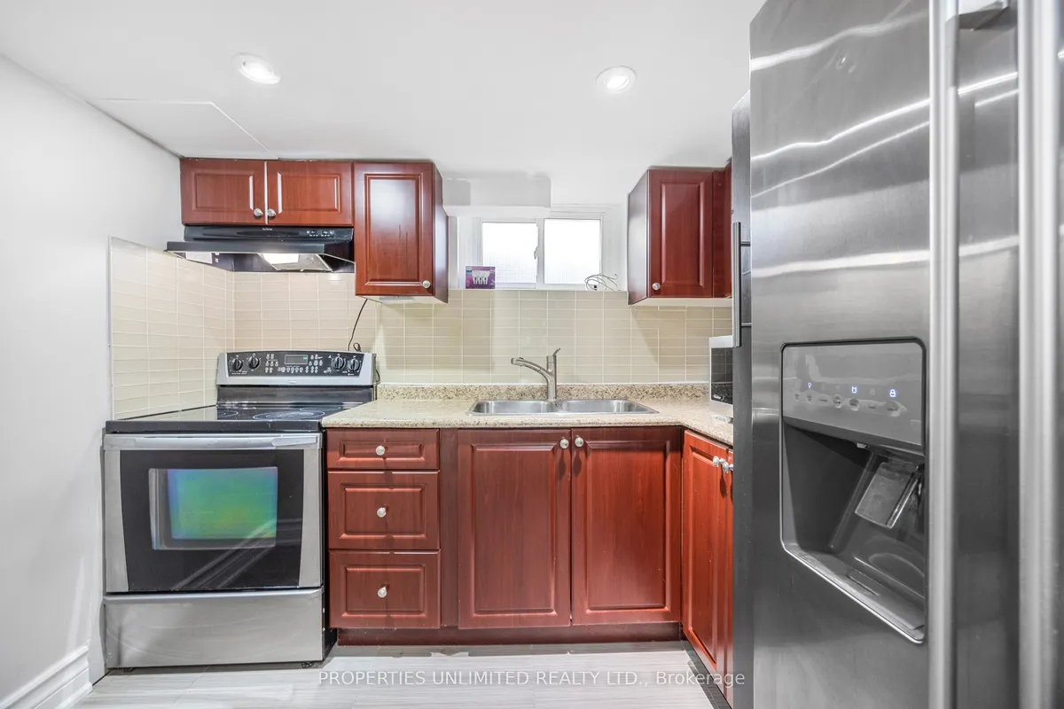 228 Penn Avenue, ON L3Y 2S5