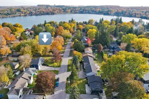 27 Elmvale Boulevard, ON L4A 2Y3