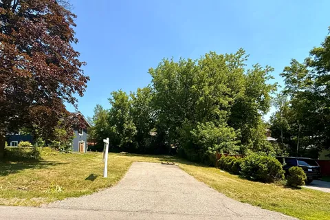 27 Elmvale Boulevard, ON L4A 2Y3