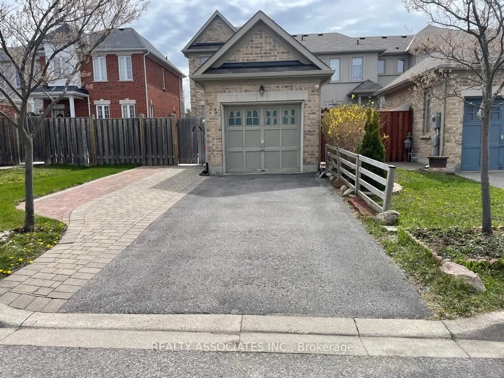 Att/Row/Townhouse 2 bedroom 1 bathroom at 35 Vettese Court in Markham - MLS# N12439774