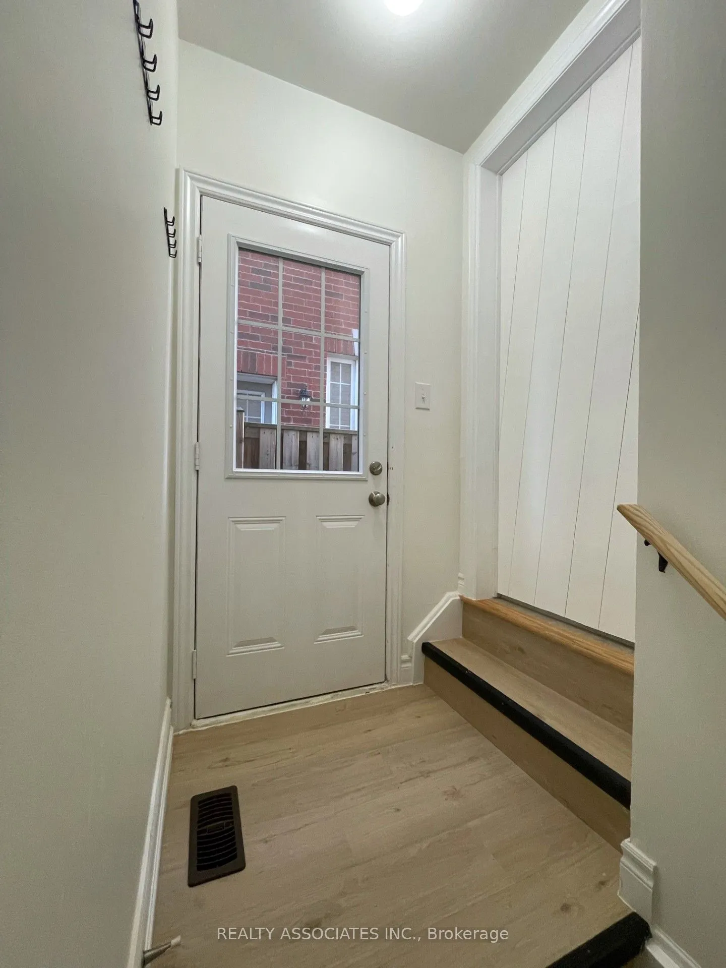 Att/Row/Townhouse living room at 35 Vettese Court Markham