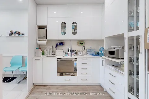 17 Cathedral High Street, ON L6C 0N9