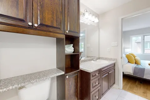 8 Coburg Crescent, ON L4B 4E1