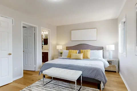 8 Coburg Crescent, ON L4B 4E1