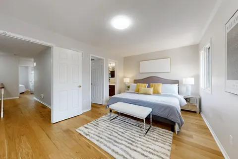 8 Coburg Crescent, ON L4B 4E1