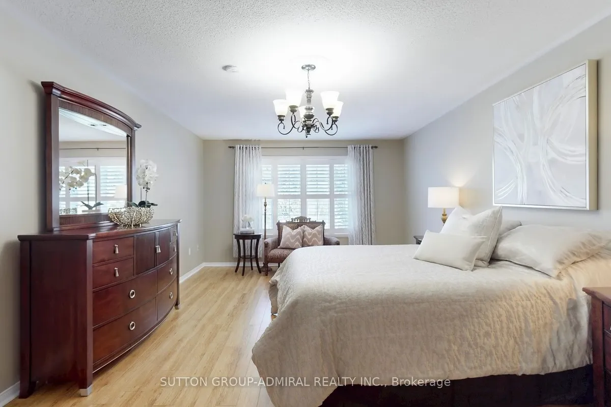 222 Hollywood Hill Circle, ON L4H 2P7