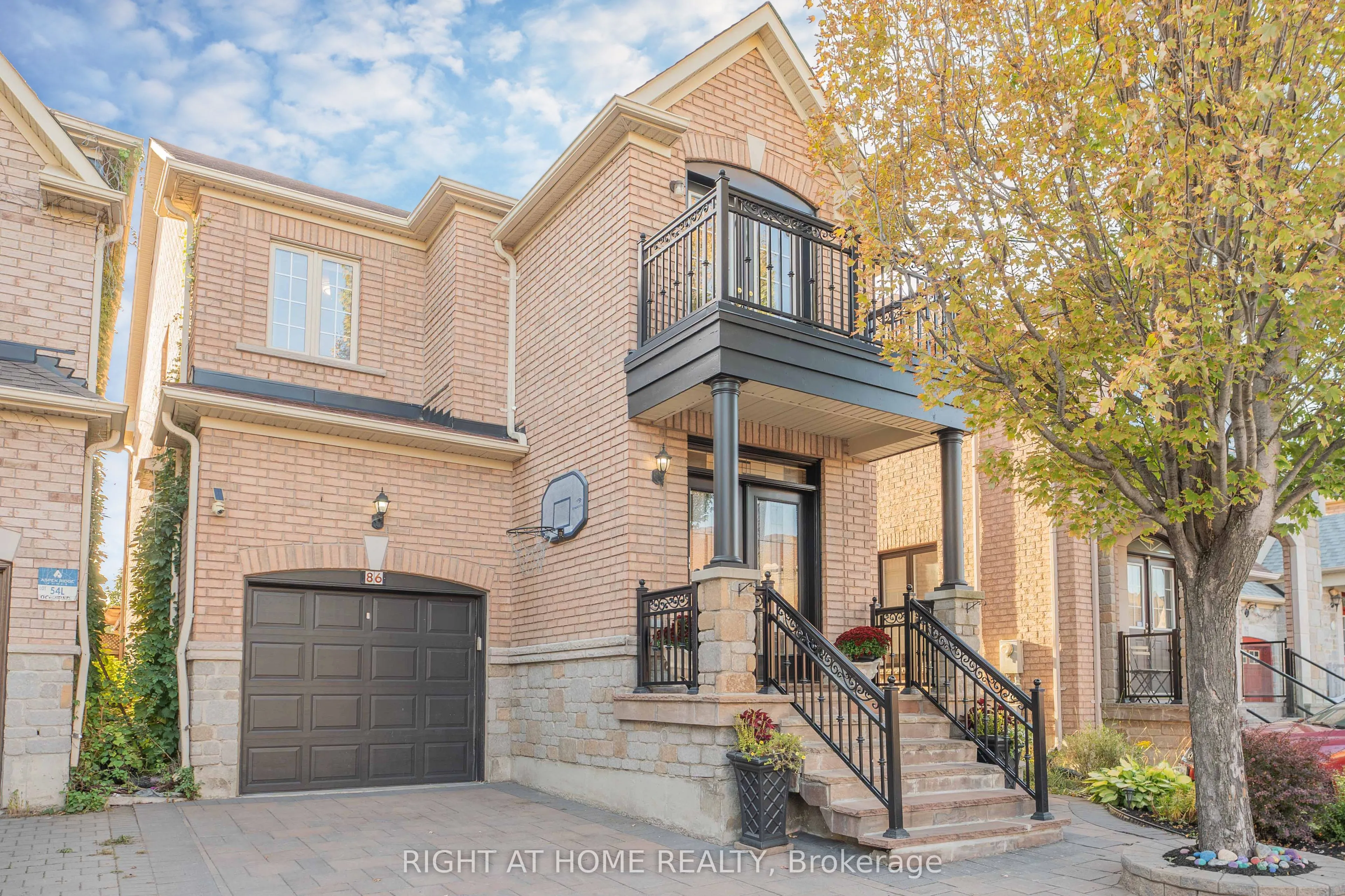 86 Dewpoint Road, ON L4J 9E1