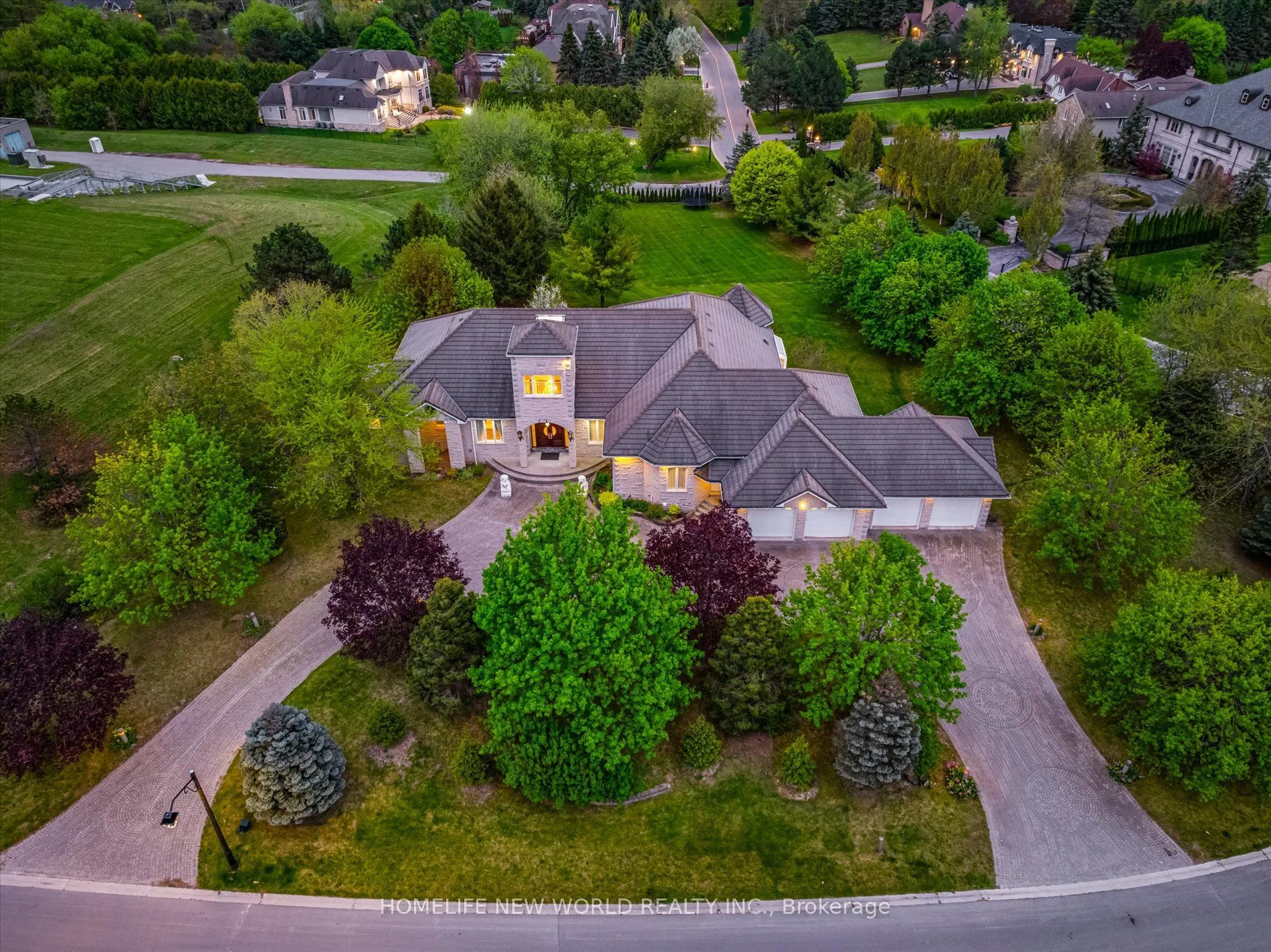 760 Woodland Acres Crescent, ON L6A 1G2