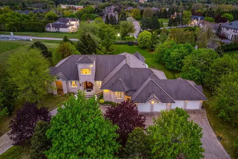 760 Woodland Acres Crescent, ON L6A 1G2