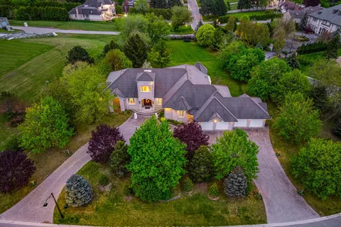 760 Woodland Acres Crescent, ON L6A 1G2