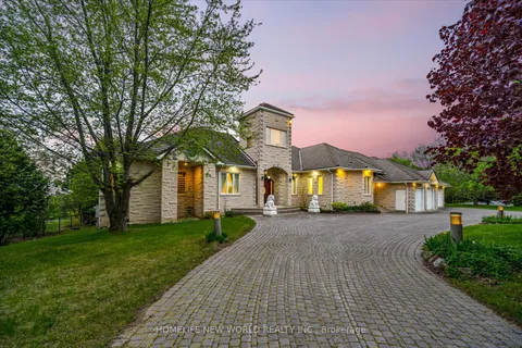 760 Woodland Acres Crescent, ON L6A 1G2