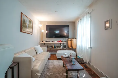 162 Clark Avenue, ON L3T 1T4