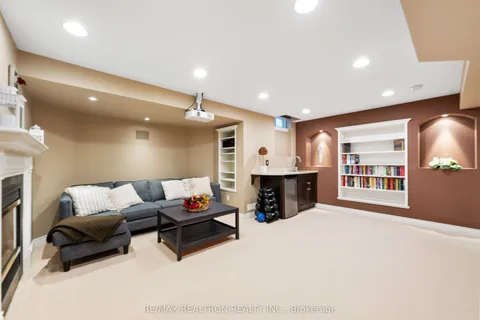 499 Silken Laumann Drive, ON L3X 2H9