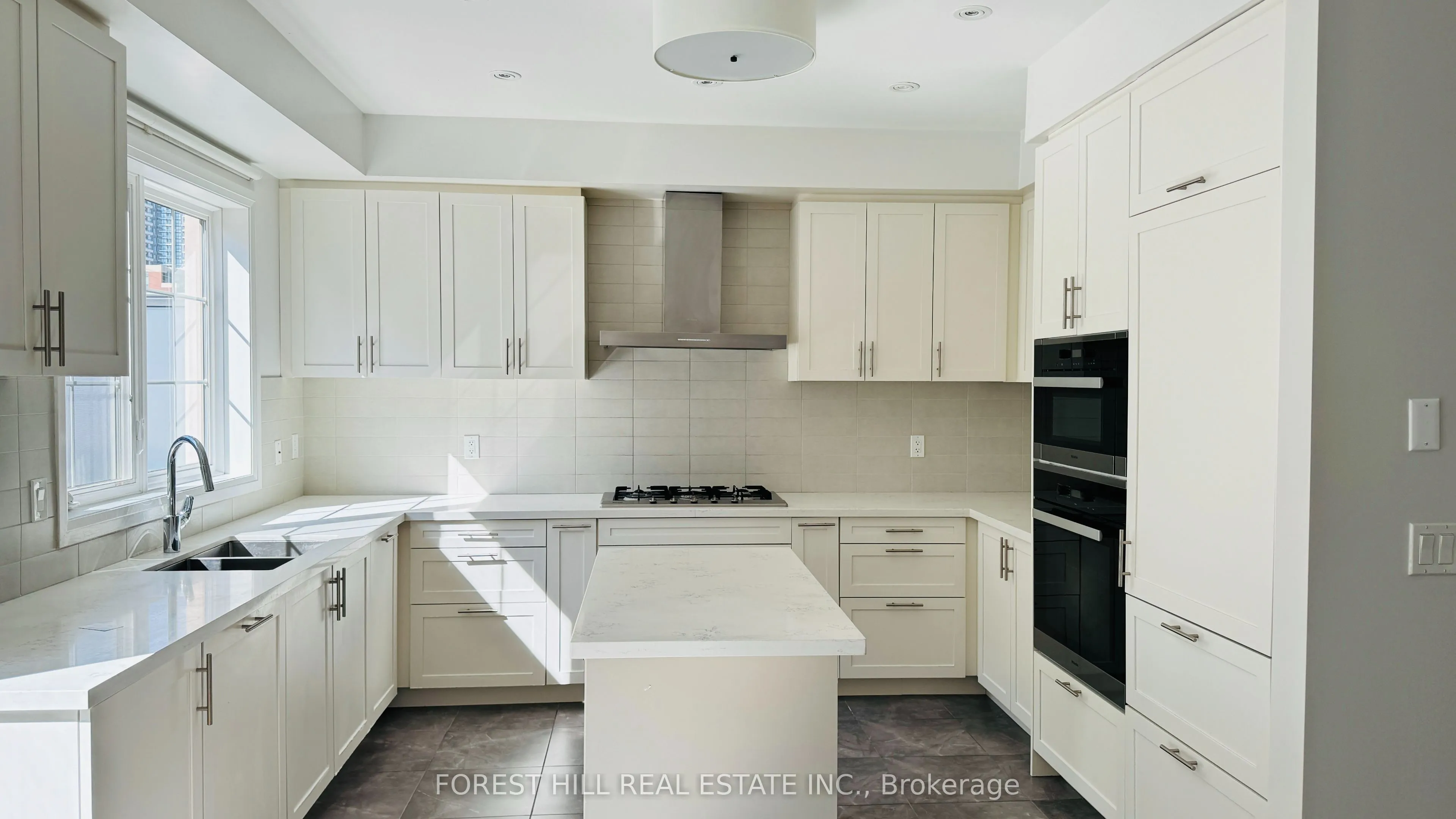 Condo Townhouse kitchen at 20 American Elm Way Markham