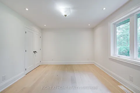 26375 Woodbine Avenue, ON L4P 3E9