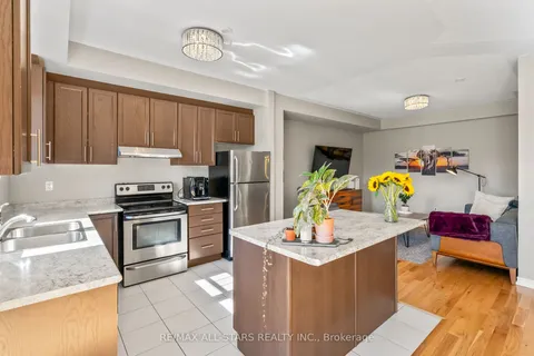 243 Boadway Crescent, ON L4A 1Y4