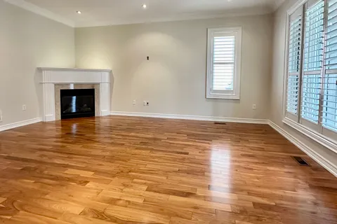 27 Butterwood Lane, ON L4A 0M7