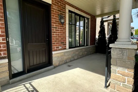 27 Butterwood Lane, ON L4A 0M7