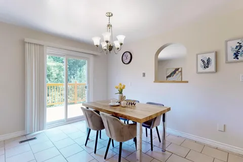 547 Village Parkway, ON L3R 4K7