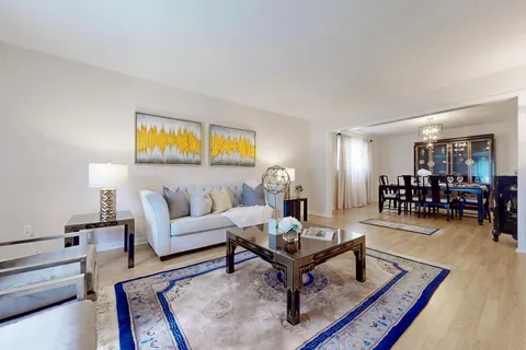 547 Village Parkway, ON L3R 4K7