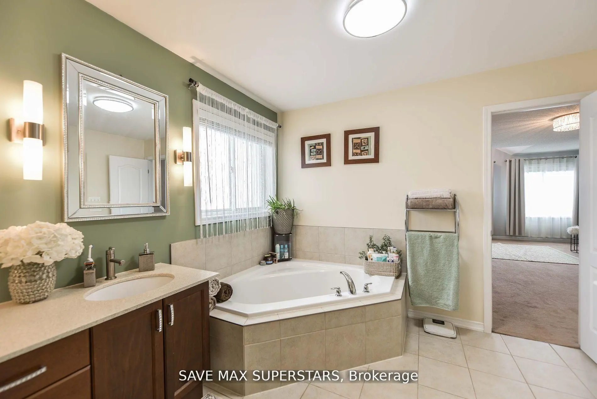 1246 LESLIE Drive, ON L9S 0G3