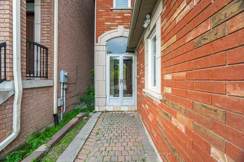 24 Futura Avenue, ON L4S 1V2