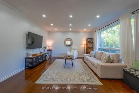 18 Corbett Crescent, ON L4G 2G1