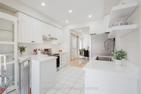 19 Coronet Street, ON L4A 0X8