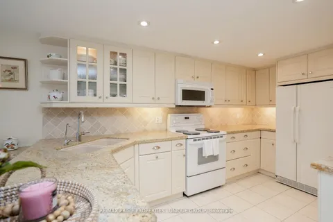 9 Longwater Chase, ON L3R 4A1