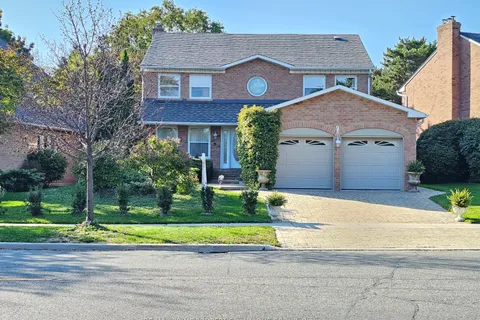 9 Longwater Chase, ON L3R 4A1