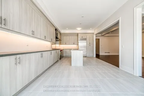 160 Winthrop Crescent, ON L3L 0G9