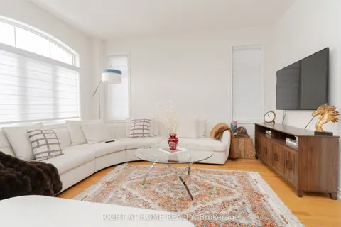 12 Globemaster Lane, ON L4E 1H3