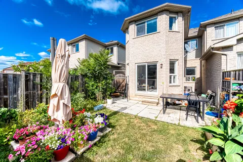 121 Hillwood Street, ON L6C 3E6