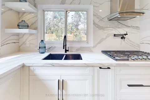 132 Kersey Crescent, ON L4C 5V8