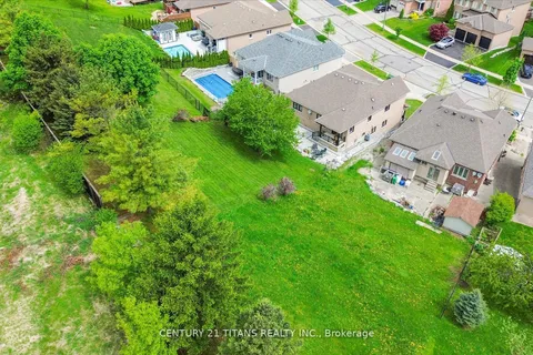 577 Royalpark Way, ON L4H 1K2